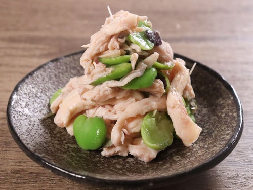 2ステップで完成！　鶏ほぐしとそら豆の梅肉あえ